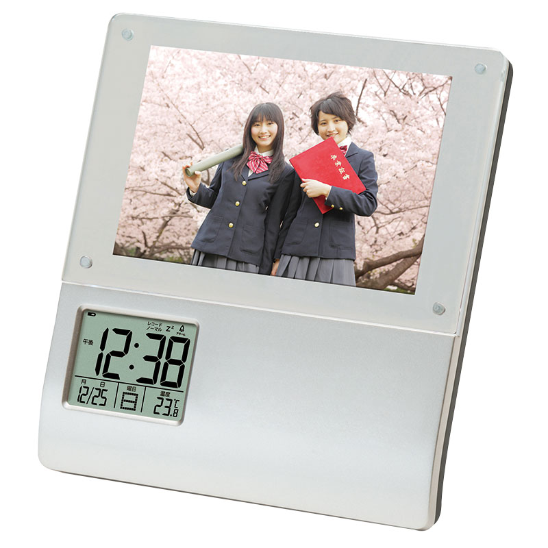 時計・カレンダー・温度の3つを表示する液晶画面付き