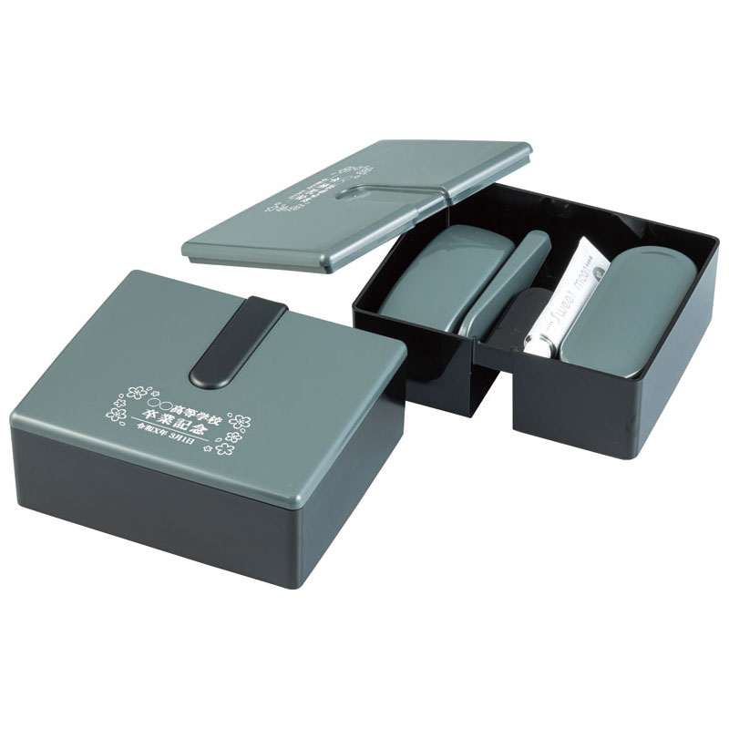 靴箱の上部に収納できる靴磨きセットです