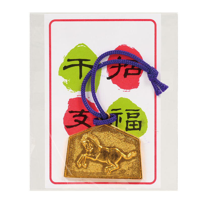 金色の絵馬がとても煌びやか