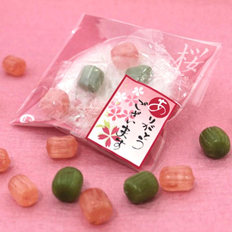 桜の花びらの塩漬けを使用したのど飴です