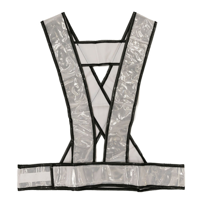 反射材だけで作られているので、上着の上からも楽に着用可能